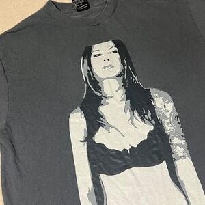 In4mation T Shirt "In4Mant" Hot Tatoo Girl with Gun Y2K Streetwear Gray Cotton L